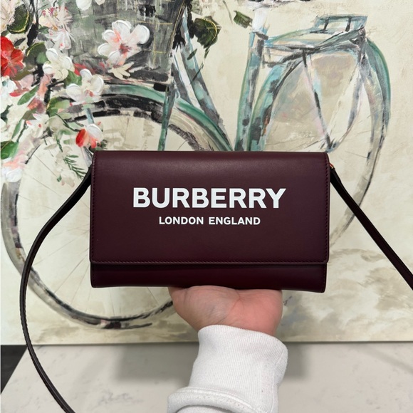 FINAL SALE💐BURBERRY logo leather crossbody bag ❤️ - Picture 2 of 16